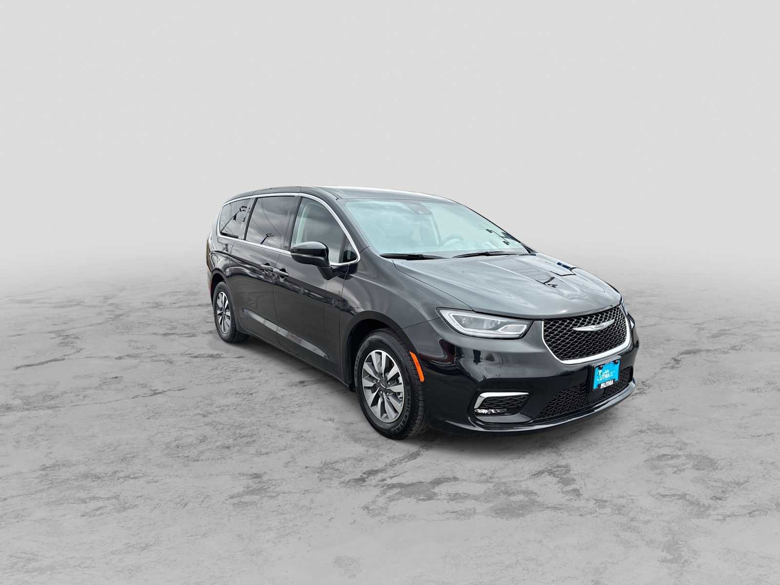 Certified 2023 Chrysler Pacifica Touring-L FWD video 2