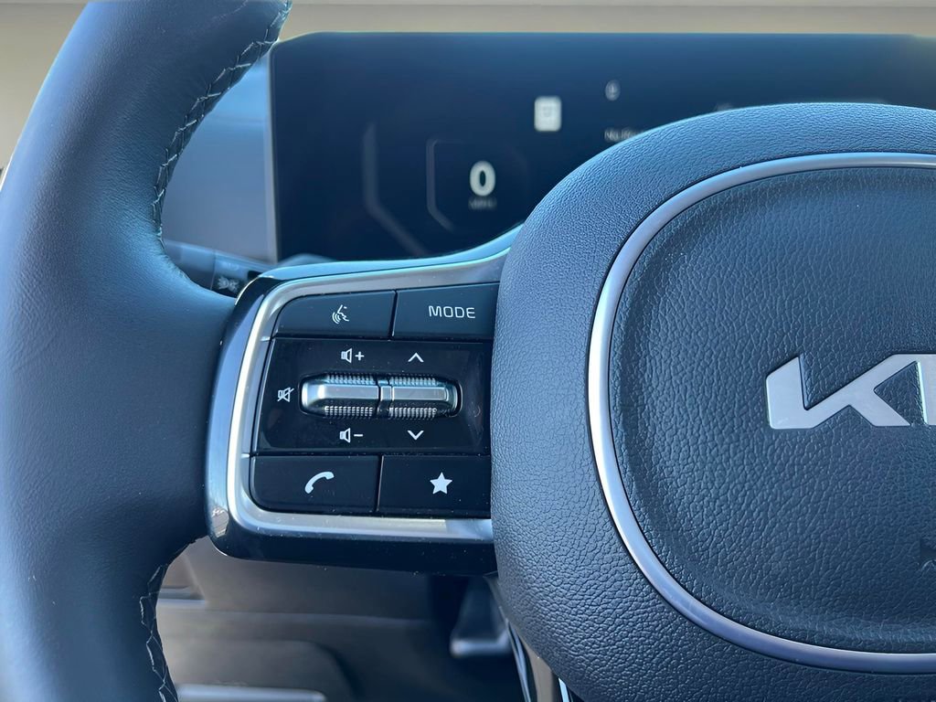 Used 2025 Kia Sorento SX image 18