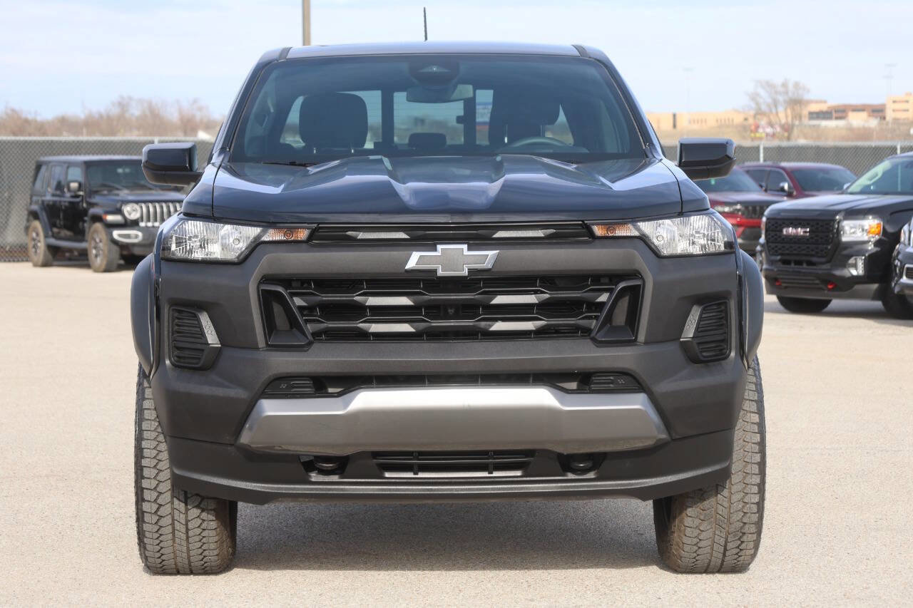 Used 2026 Chevrolet Colorado Trail Boss image 2