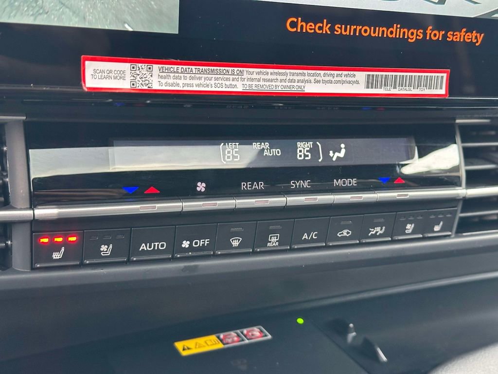 Used 2025 Toyota Sienna Platinum image 29