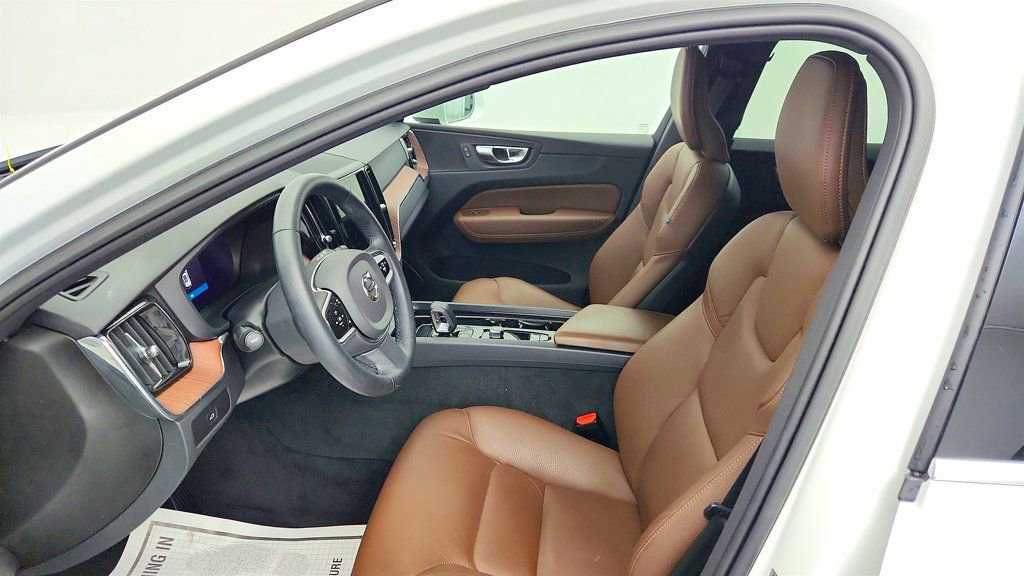 Used 2023 Volvo XC60 B5 Plus w/ Climate Package AWD/4WD image 20
