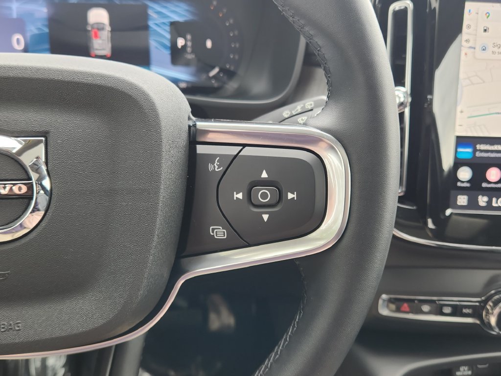 Used 2025 Volvo XC40 B5 Plus AWD/4WD image 18