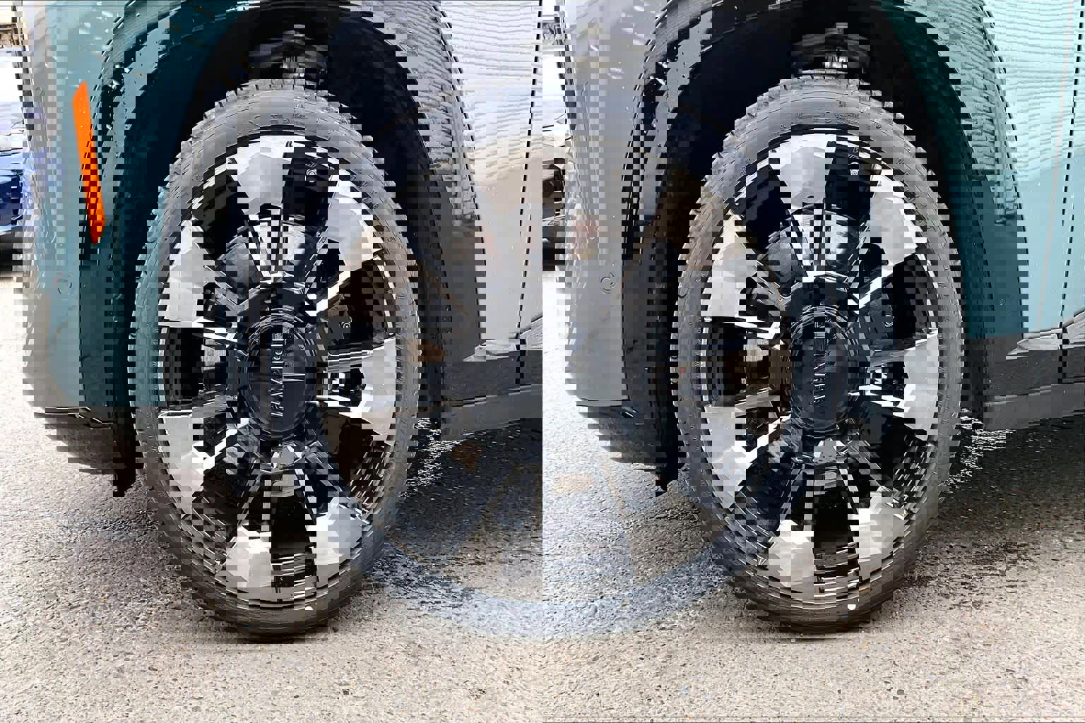 Used 2024 BMW XM w/ M Driver's Package image 12