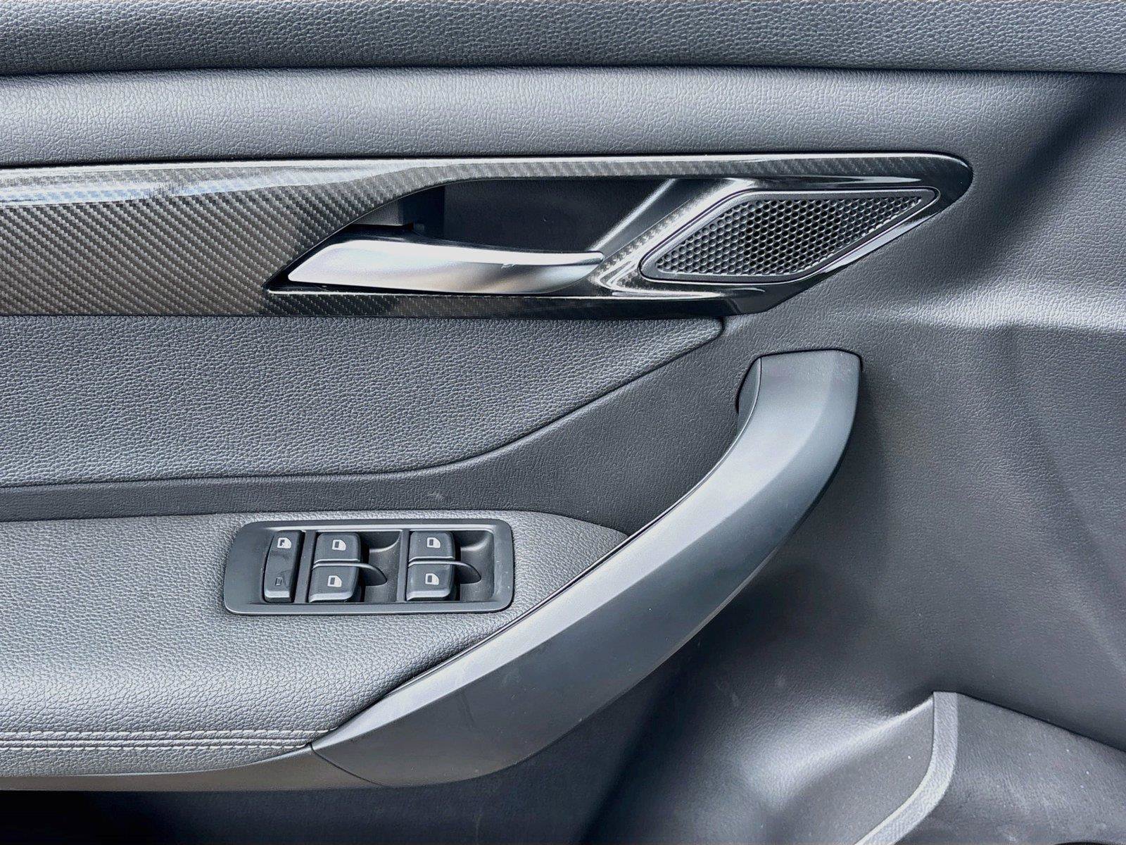 New 2027 VinFast VF 8 Eco AWD/4WD image 17