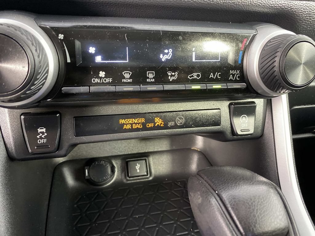 Used 2022 Toyota RAV4 LE AWD/4WD image 20
