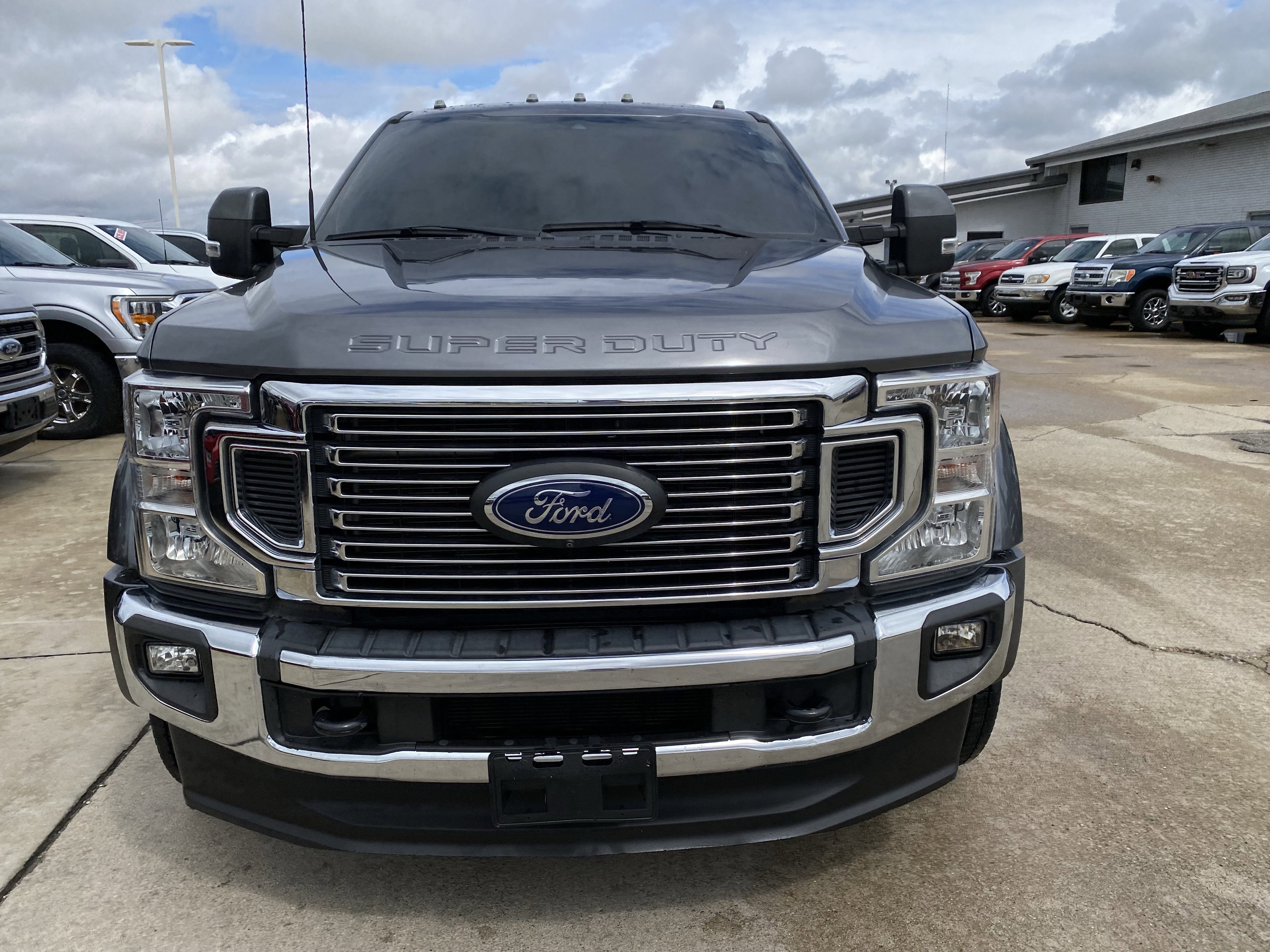 Used 2022 Ford F450 Lariat w/ Lariat Value Package AWD/4WD image 2