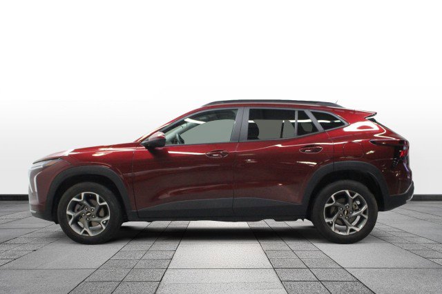 Used 2025 Chevrolet Trax LT w/ LT Convenience Package FWD image 4