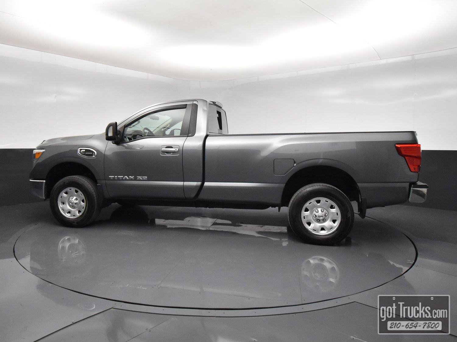 Used 2017 Nissan Titan SV AWD/4WD image 3