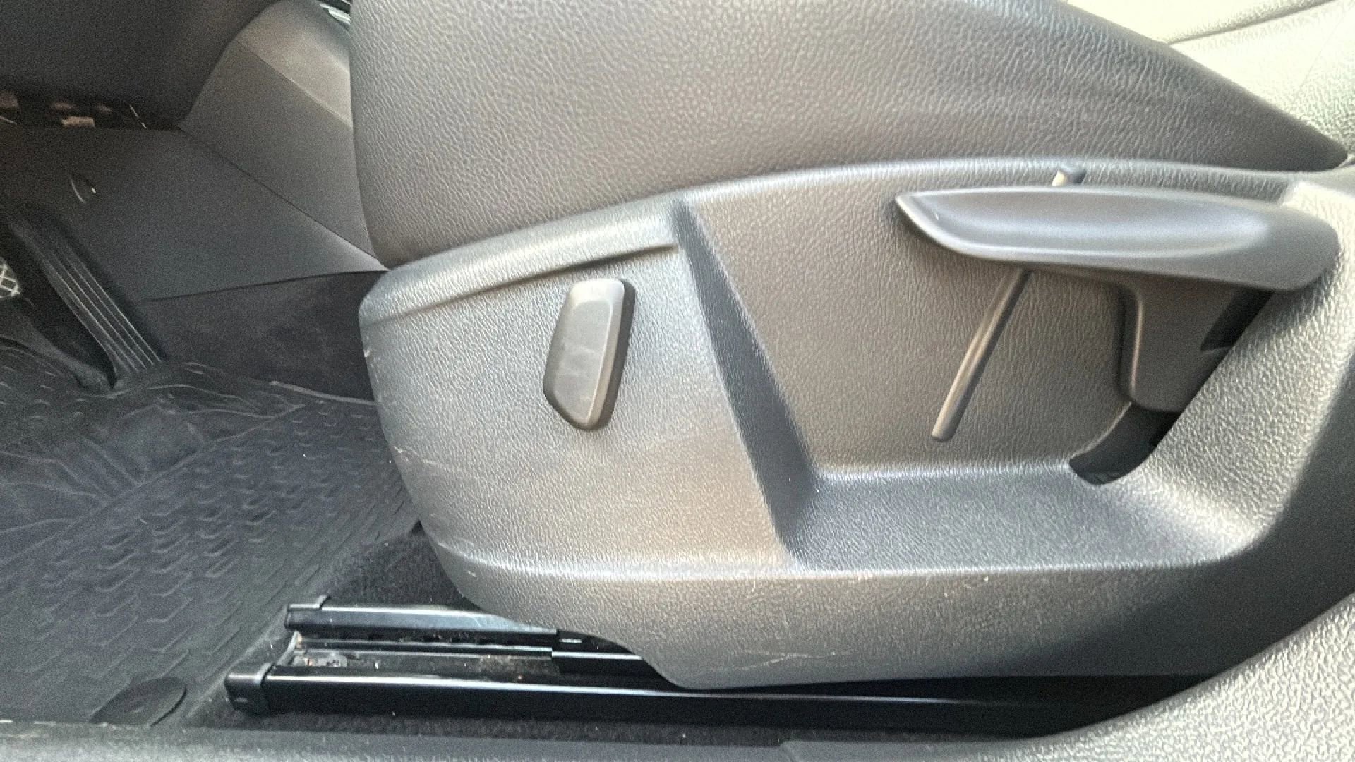 Used 2016 Volkswagen Tiguan SE image 21