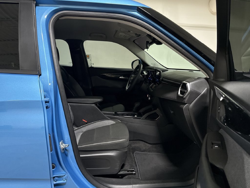 Used 2025 Chevrolet TrailBlazer LT FWD image 21