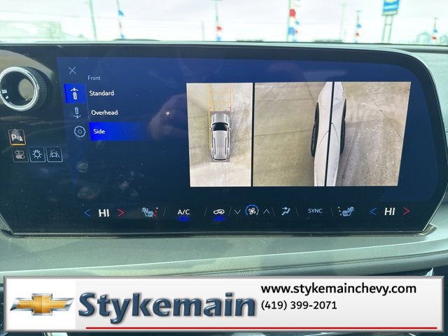 Used 2024 Chevrolet Traverse LT image 40