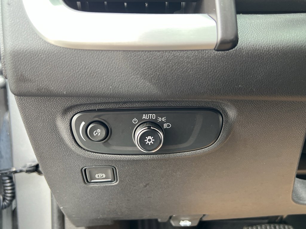 Used 2024 GMC Terrain SLE w/ Driver Convenience Package image 14