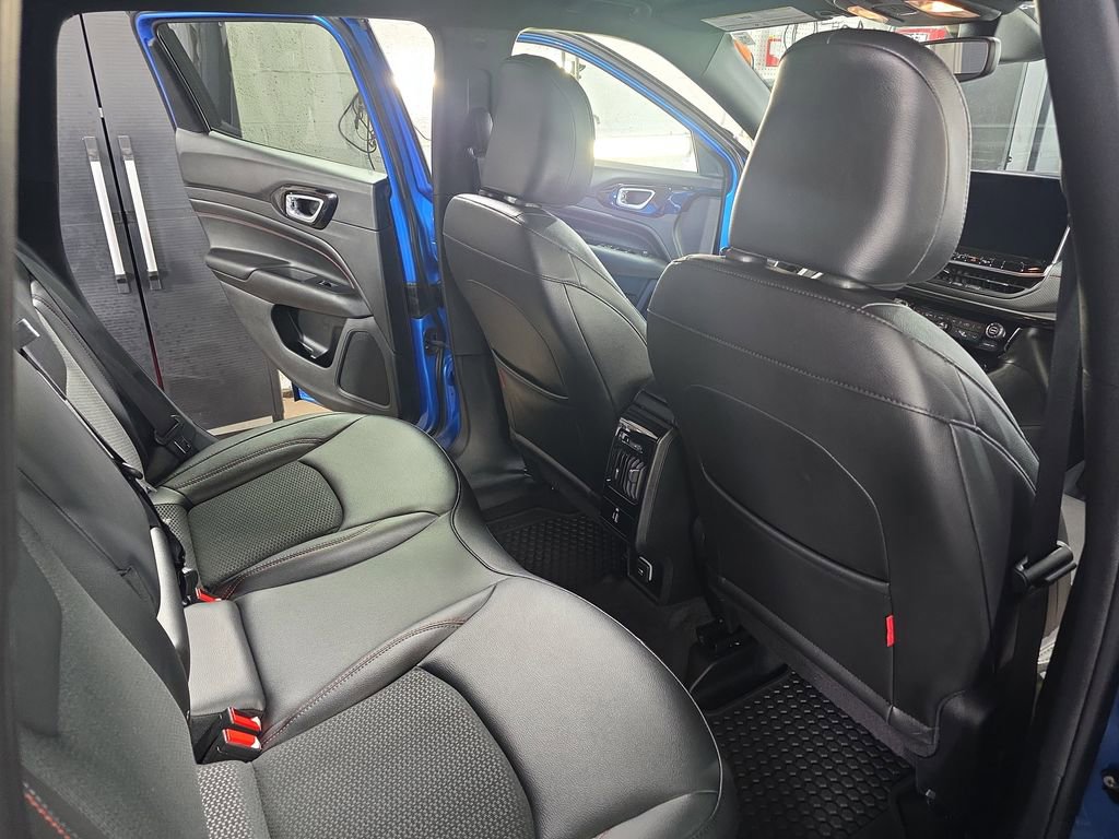 Used 2024 Jeep Compass Trailhawk w/ Trailhawk Convenience Group image 11