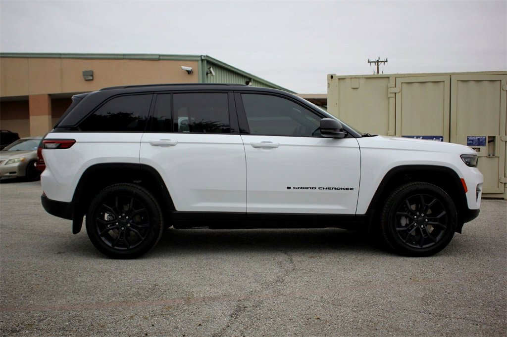 New 2025 Jeep Grand Cherokee Limited w/ MOPAR Finishing Package image 4