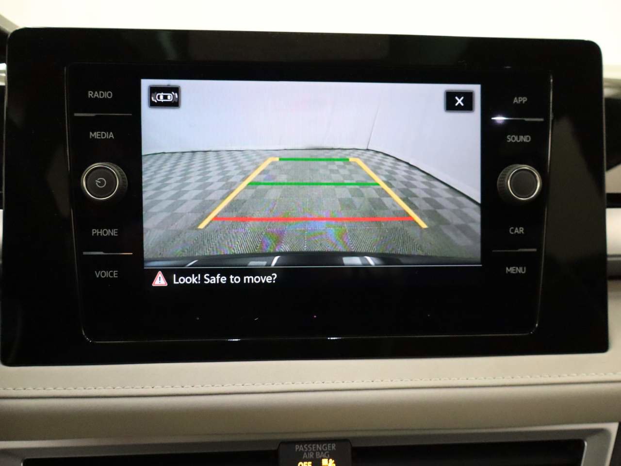 Certified 2025 Volkswagen Taos SE w/ Panoramic Sunroof Package image 12