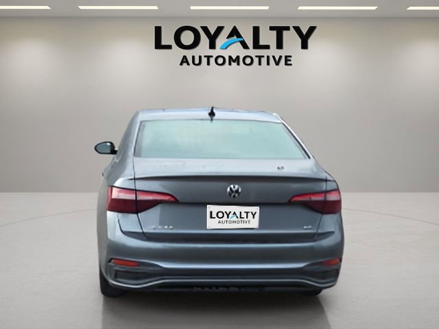 Used 2024 Volkswagen Jetta SE image 6