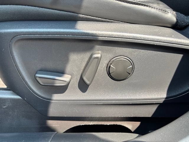 Used 2025 Ford Escape ST-Line Select AWD/4WD image 16