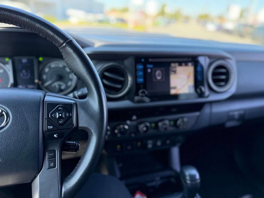 Used 2018 Toyota Tacoma TRD Sport w/ Technology Package AWD/4WD image 8