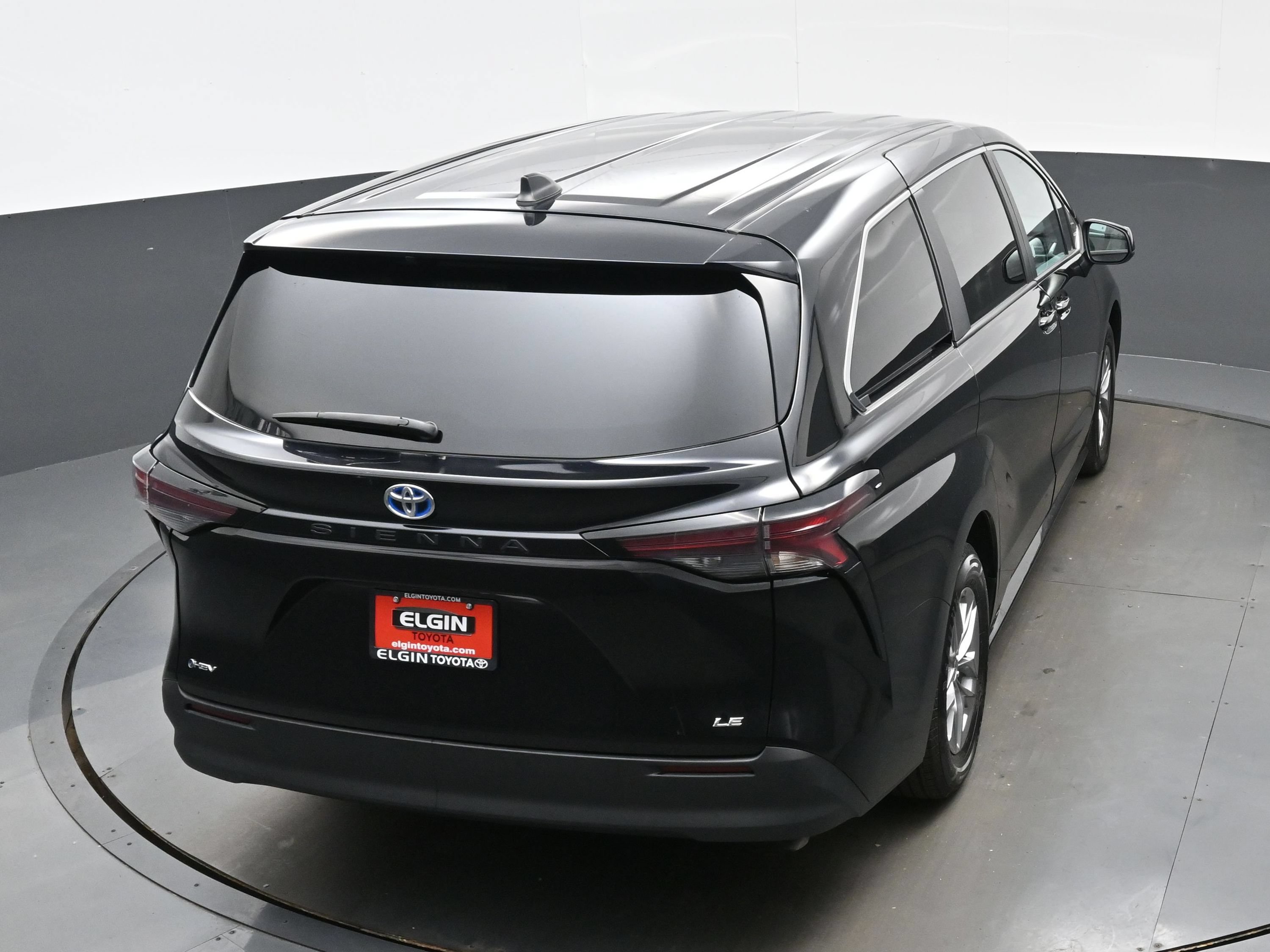 Used 2025 Toyota Sienna LE FWD image 41