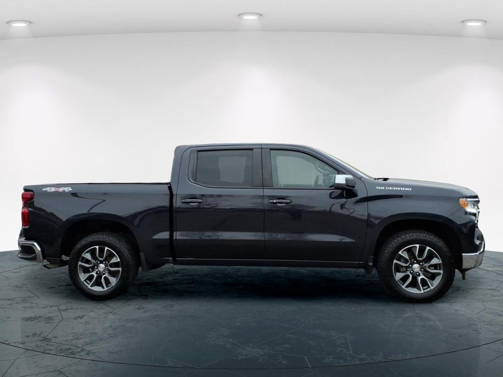 Used 2024 Chevrolet Silverado 1500 LT image 2