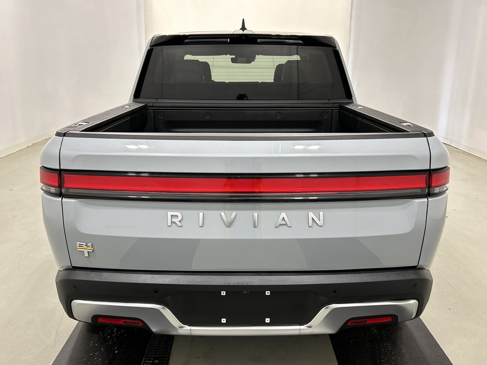 Used 2023 Rivian R1T Adventure Quad AWD/4WD image 4