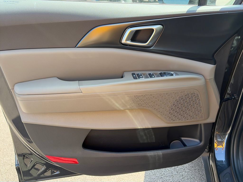 New 2027 Kia Carnival FWD image 16