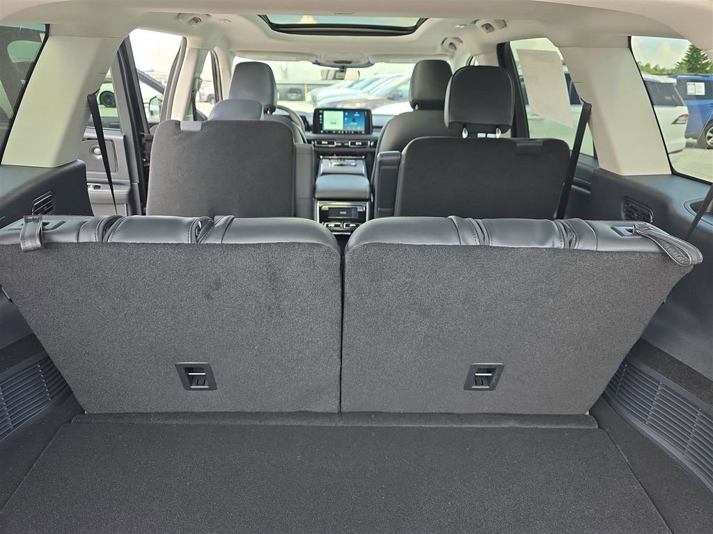 New 2025 Lincoln Aviator 2WD w/ Equipment Group 101A image 31