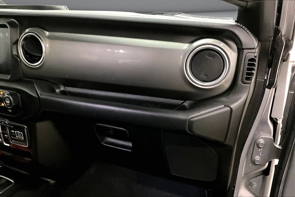 Used 2019 Jeep Wrangler Unlimited Sahara AWD/4WD image 27