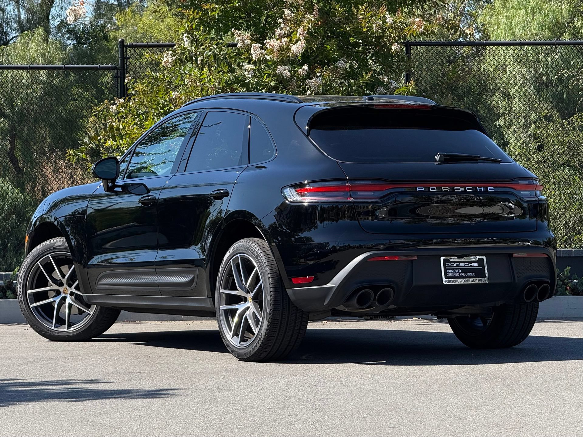 Used 2026 Porsche Macan AWD/4WD image 3