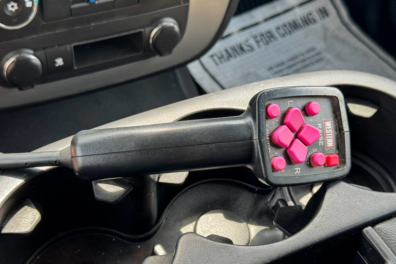 Used 2011 Chevrolet Suburban 2500 image 34