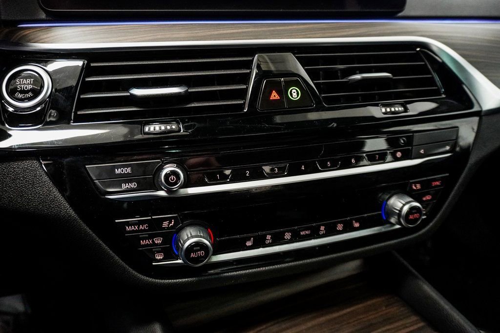 Used 2023 BMW 540i xDrive w/ Premium Package image 27