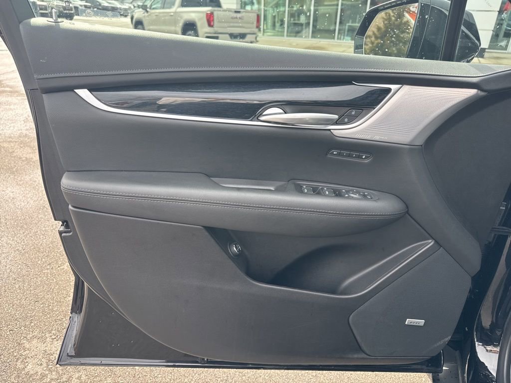 Used 2025 Cadillac XT5 Premium Luxury image 10