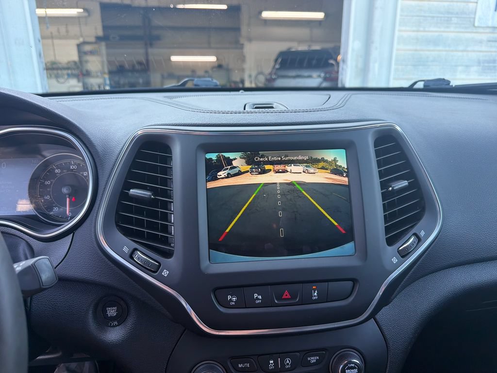 Used 2023 Jeep Cherokee Altitude Lux AWD/4WD image 23