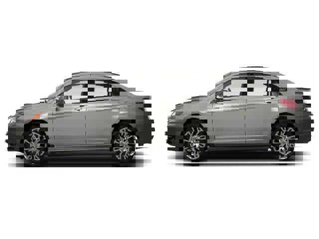 Used 2013 Chrysler 200 Touring w/ S Exterior Appearance Pkg image 3