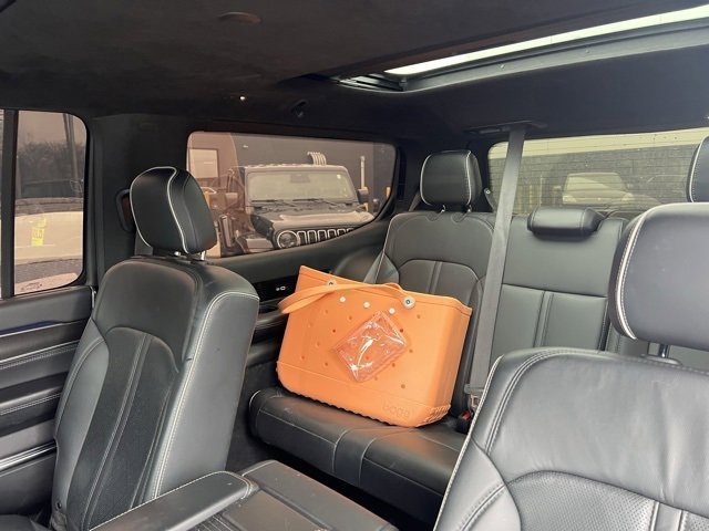 Used 2023 Jeep Grand Wagoneer Series II image 10