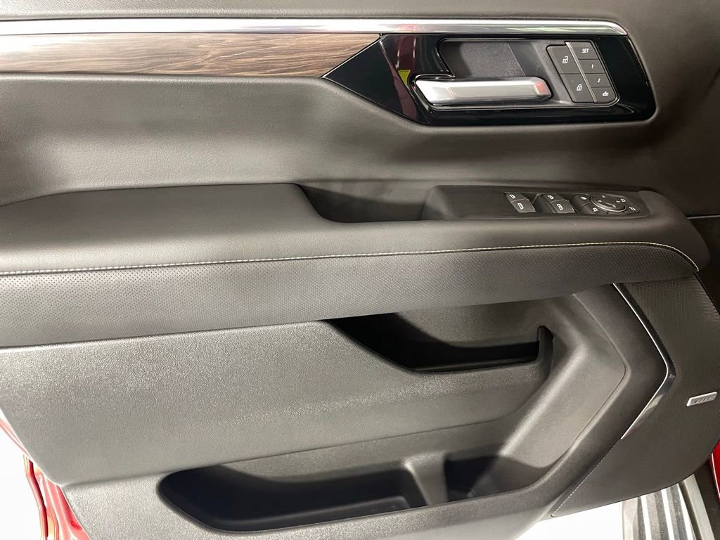 New 2025 Chevrolet Suburban Premier image 19