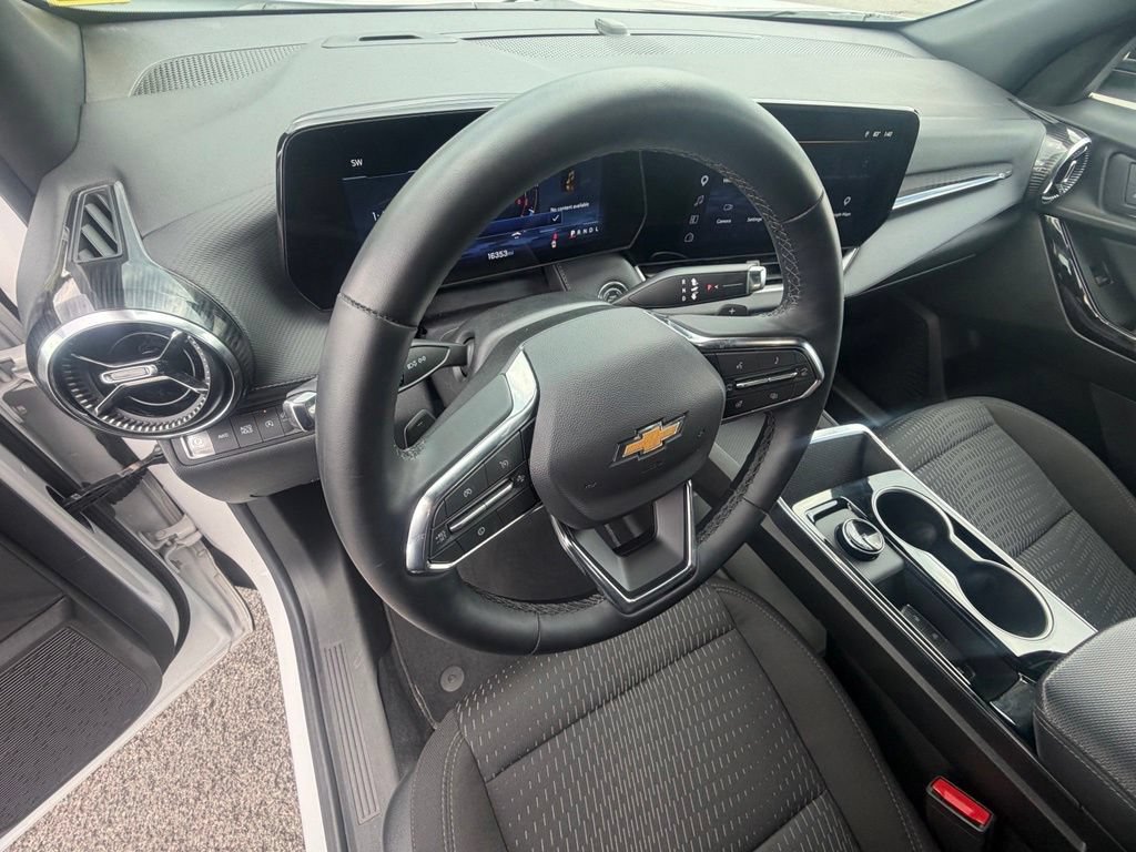 Used 2026 Chevrolet Equinox LT AWD/4WD image 18