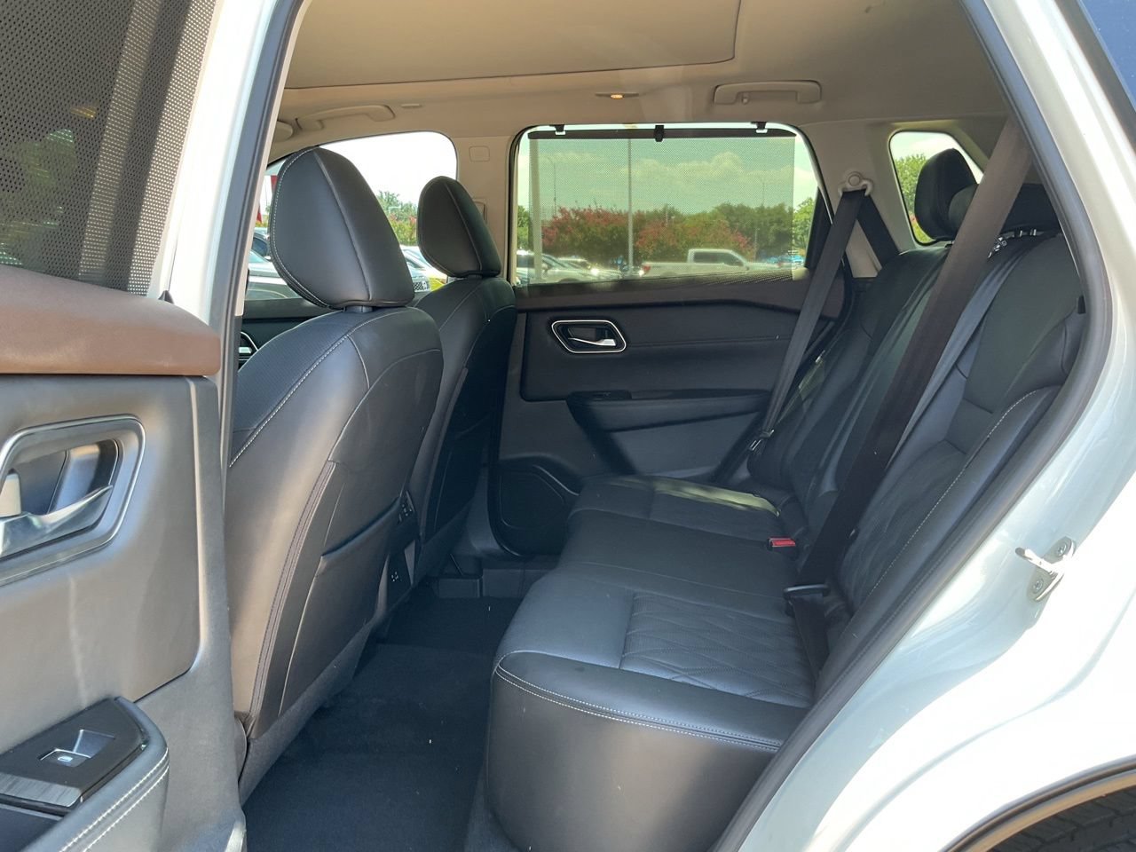 Used 2023 Nissan Rogue Platinum FWD image 11