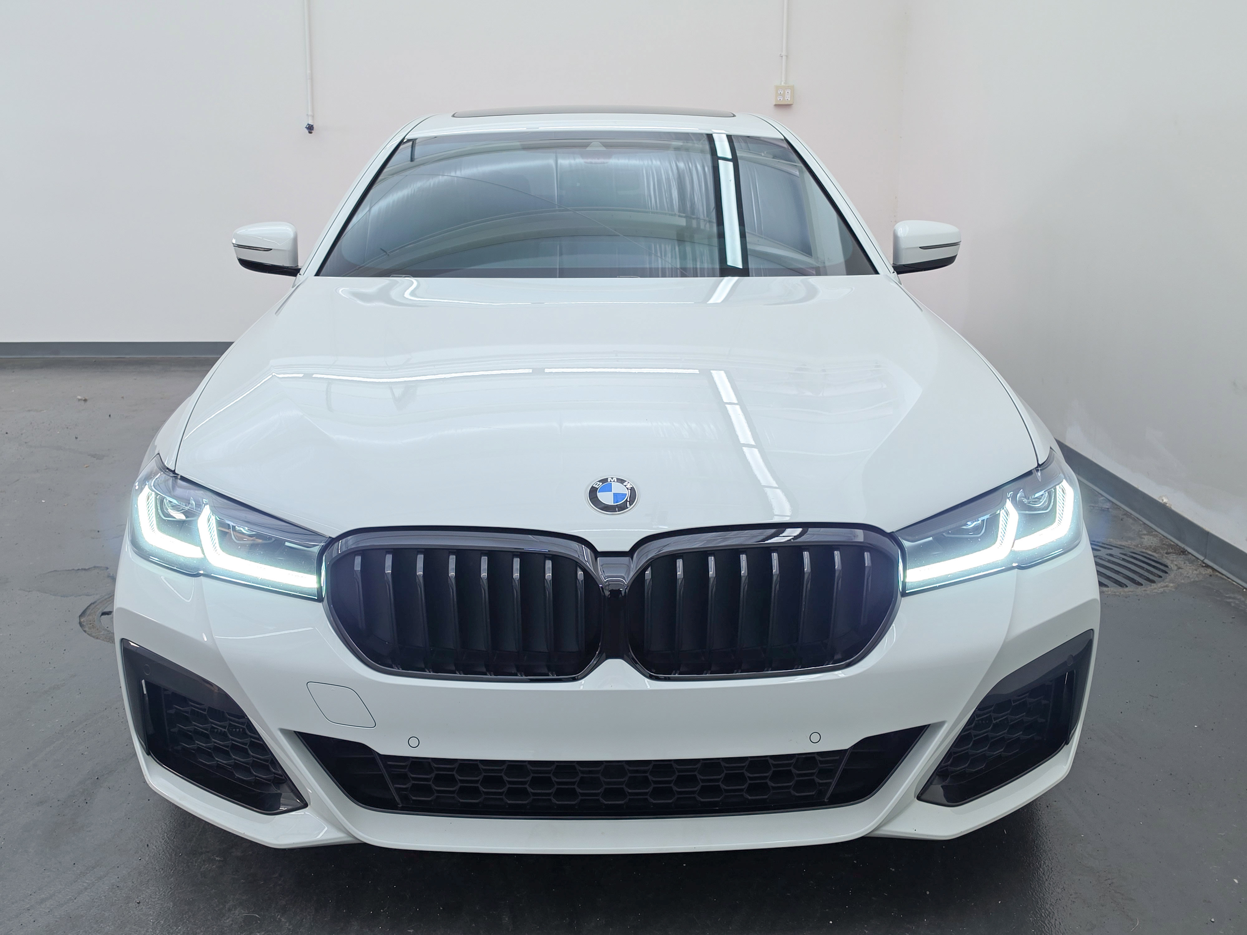 Used 2022 BMW M550i xDrive w/ Premium Package AWD/4WD image 8