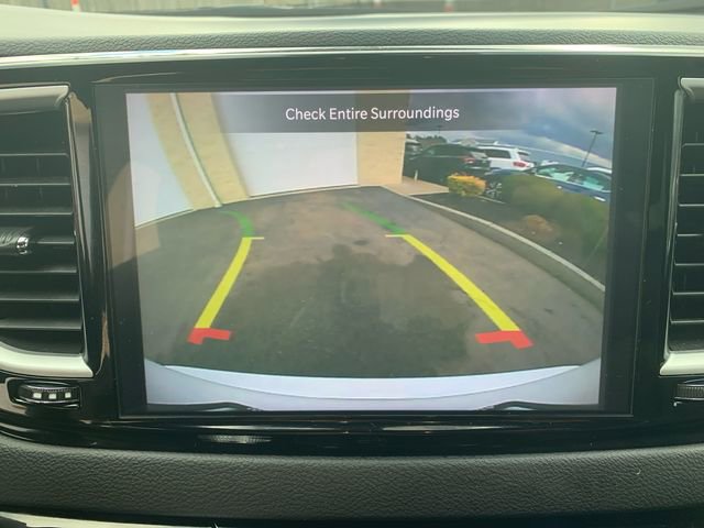 Used 2025 Chrysler Pacifica Select image 29