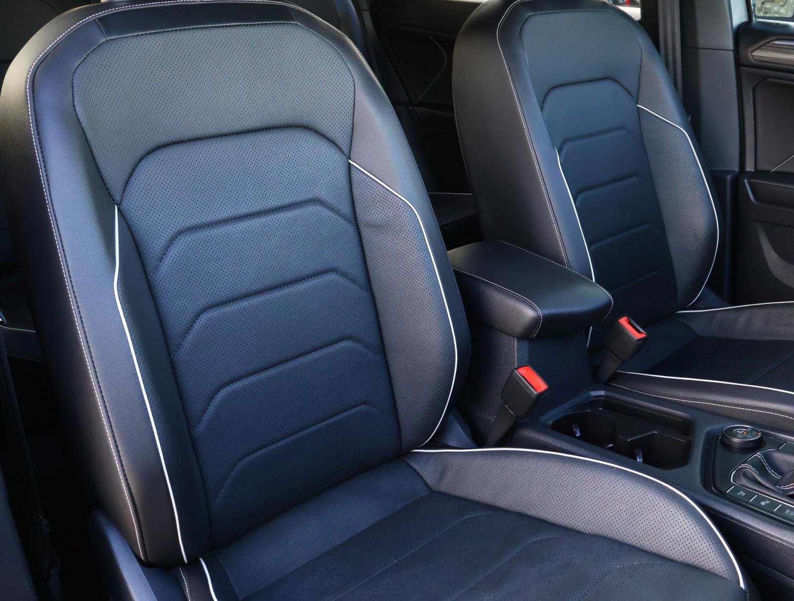 Used 2022 Volkswagen Tiguan SEL R-Line image 18