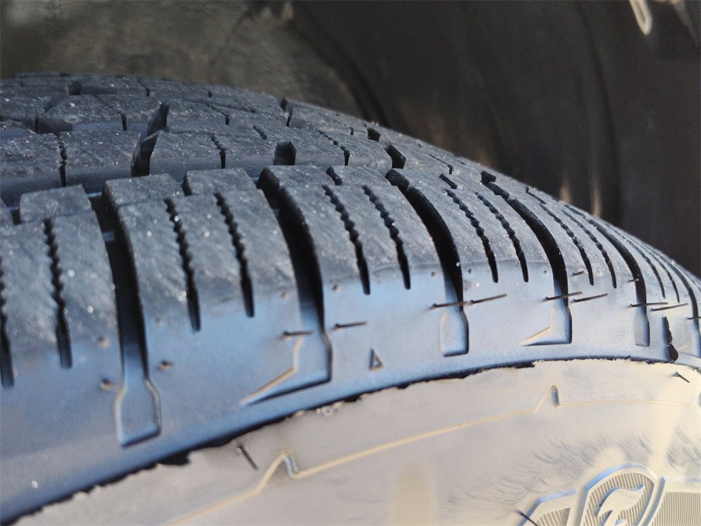 Used 2014 Toyota Highlander LE image 19