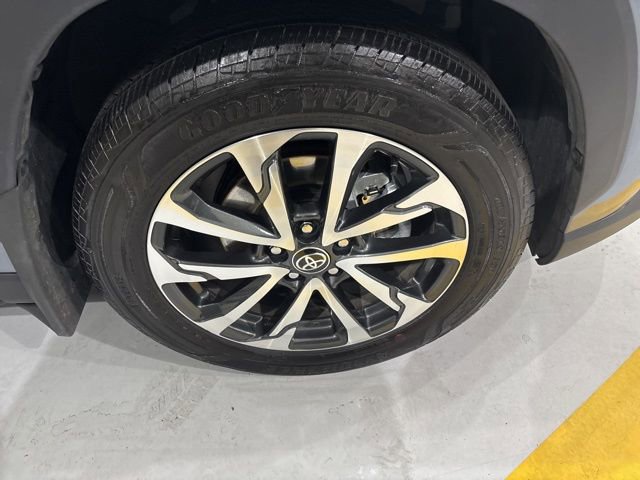 Used 2025 Toyota Corolla Cross XLE w/ Convenience Package AWD/4WD image 39