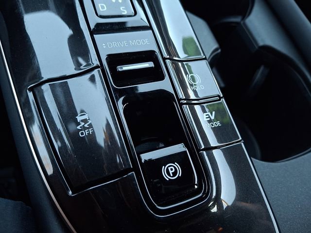 Used 2025 Toyota Crown Signia w/ Advanced Technology Package image 25