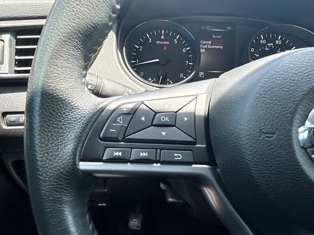 Used 2017 Nissan Rogue SV FWD image 23