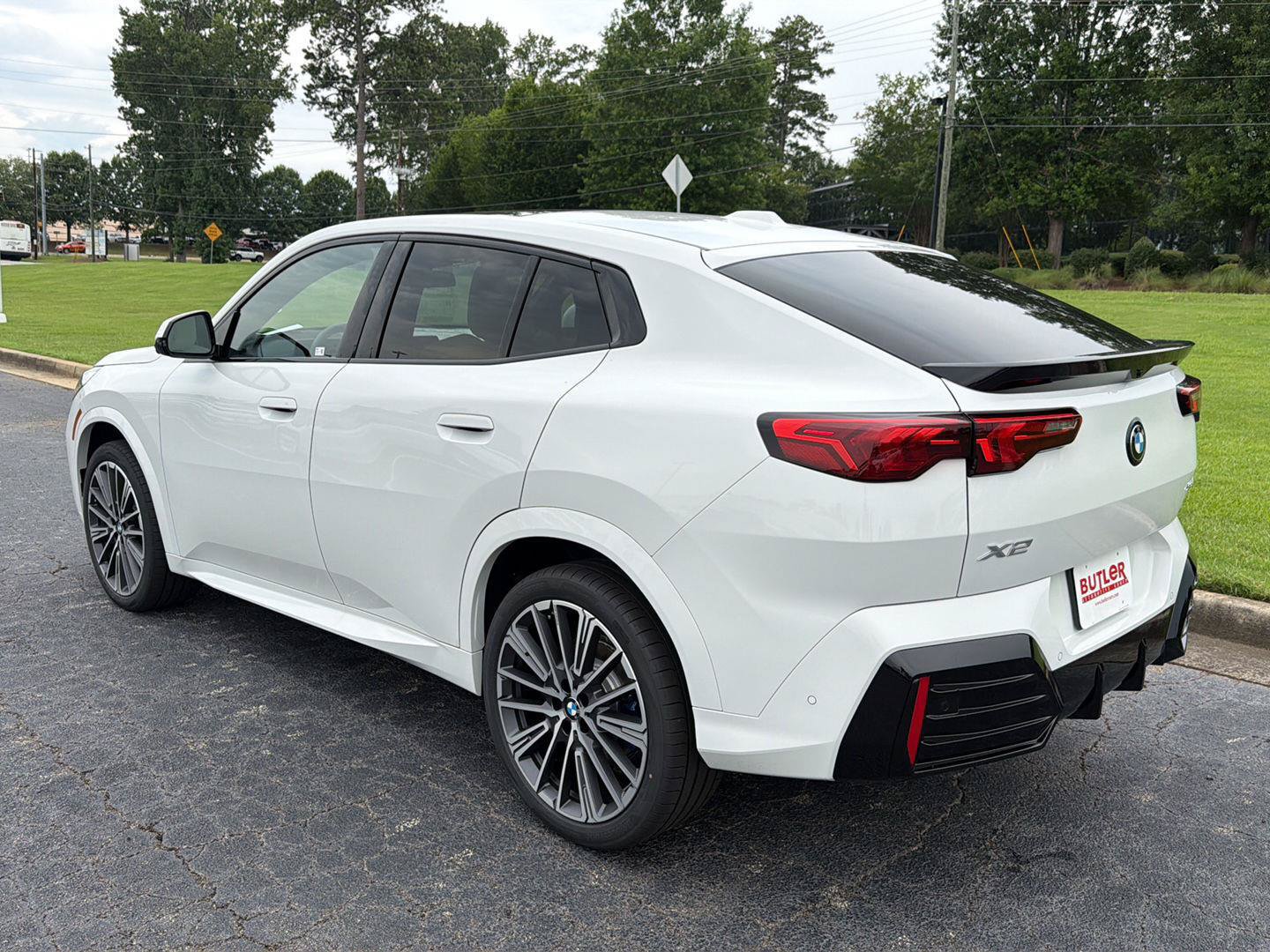 New 2026 BMW X2 xDrive28i w/ Technology Package AWD/4WD image 4