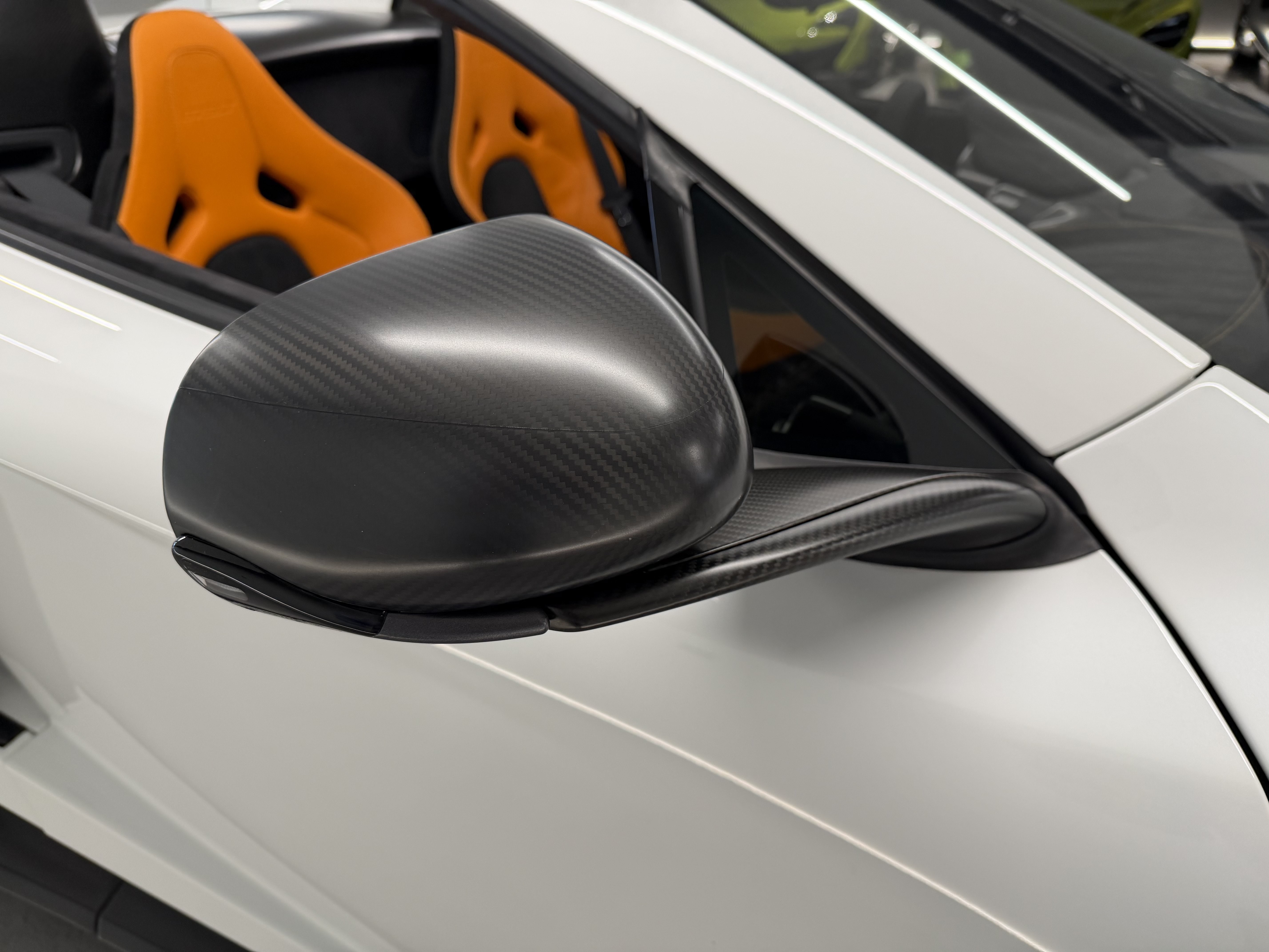 Used 2016 McLaren 675LT Spider RWD image 8