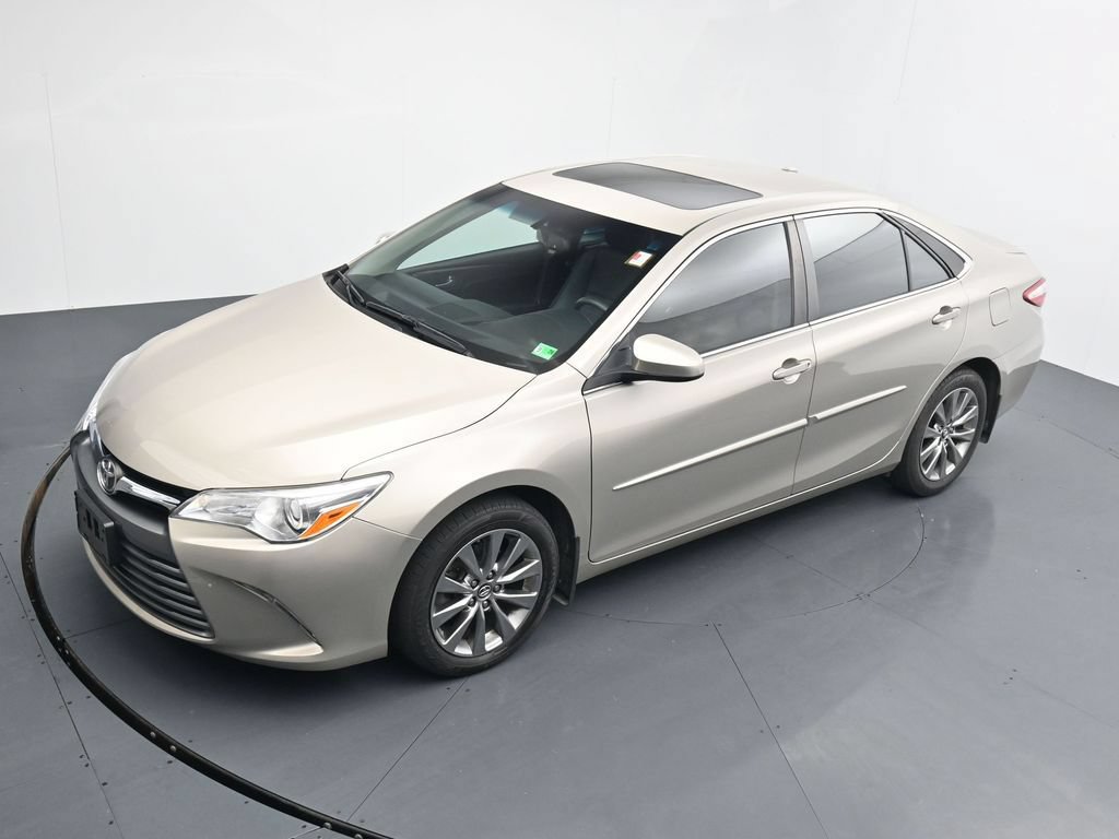 Used 2017 Toyota Camry XLE w/ Moonroof Package FWD image 12