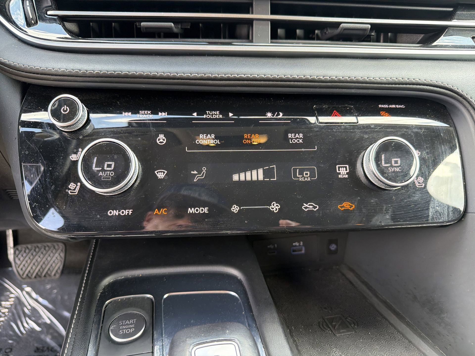 Used 2023 INFINITI QX60 Luxe w/ Performance Audio Package image 8