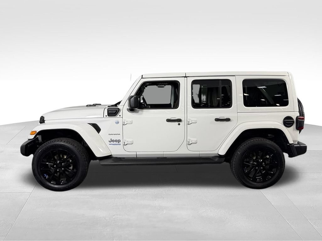 Used 2022 Jeep Wrangler Unlimited Sahara w/ Cold Weather Group AWD/4WD image 10